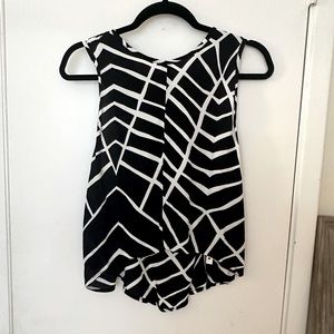 Ava Sky Black and White Geometric Top